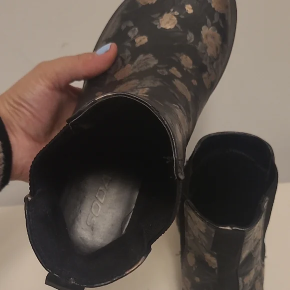 Soda Black Floral Ankle Boots - Picture 7 of 9